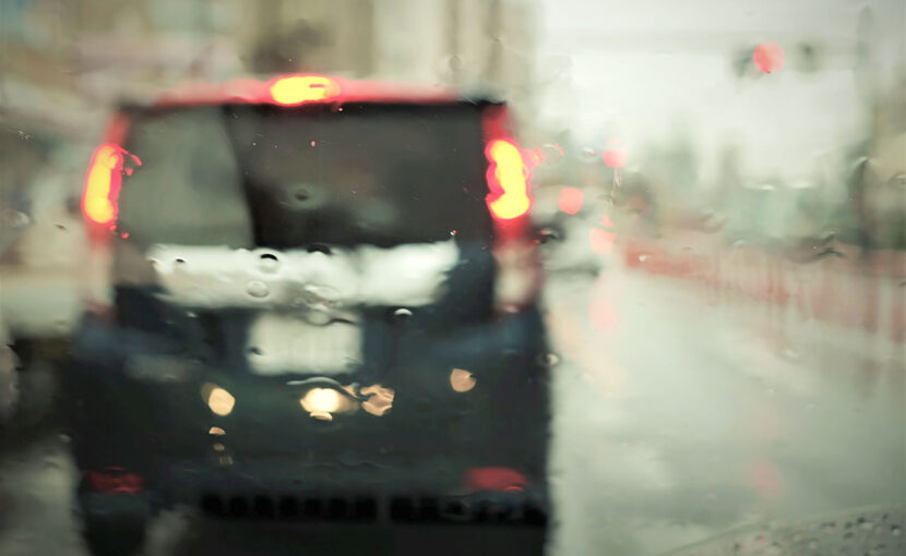 雨の日の運転で気をつける事！（交通事故治療）